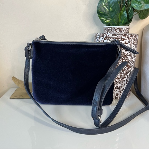 ⭐️3/$20 Old Navy blue velvet crossbody chevron quilted purse - Picture 2 of 9